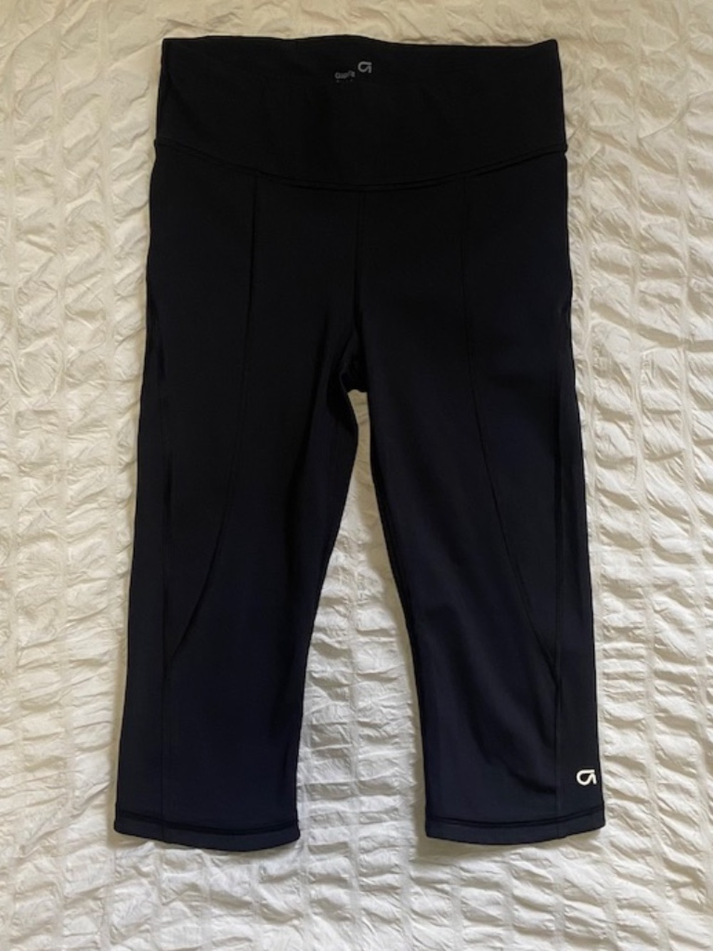 GapFit Sculpt Compression Capri Leggings in Black - Size Small